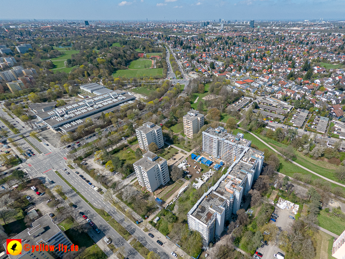 21.04.2023 - Baustelle Fassadensanierung am Karl-Marx-Ring 11-21 in Neuperlach